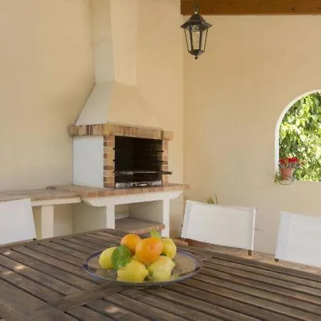 Villa Sleeps 6 With Pool Air Con And Wifi