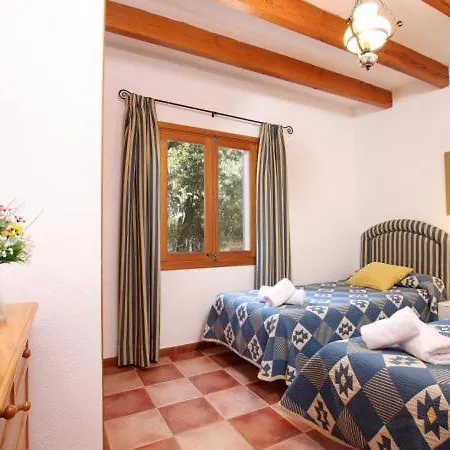 Sleeps 6 With Pool Air Con And Wifi Villa Pollenca