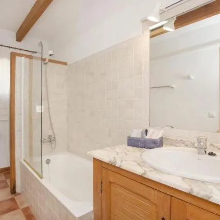 Sleeps 6 With Pool Air Con And Wifi